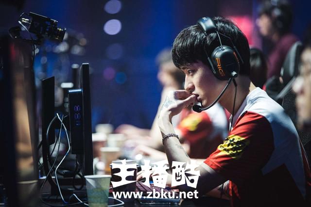 LOL微笑：Mystic现在离顶尖AD只差一步，只要他能改掉一些坏习惯