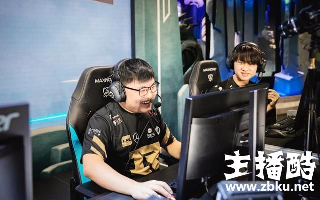 RNG被淘汰后Uzi口碑从天上掉到地下，我们对他是否真的太苛刻了？