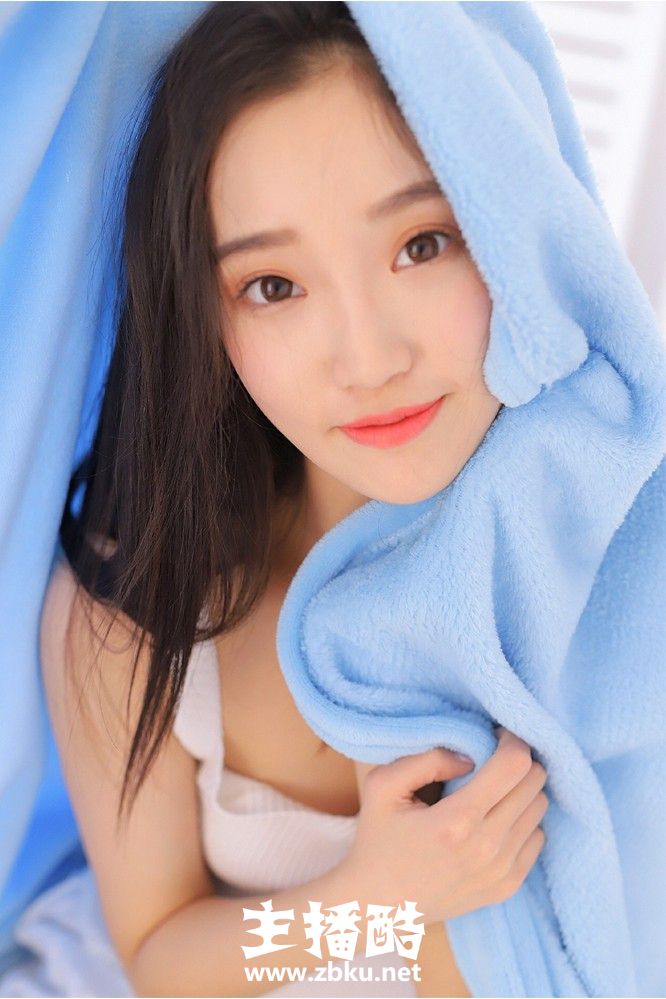 柔顺直发居家美眉粉扑扑鹅蛋脸皮肤白到发光床上图片
