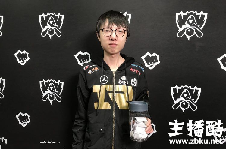 RNG选手快问快答 Letme在女朋友和电脑之间选择后者