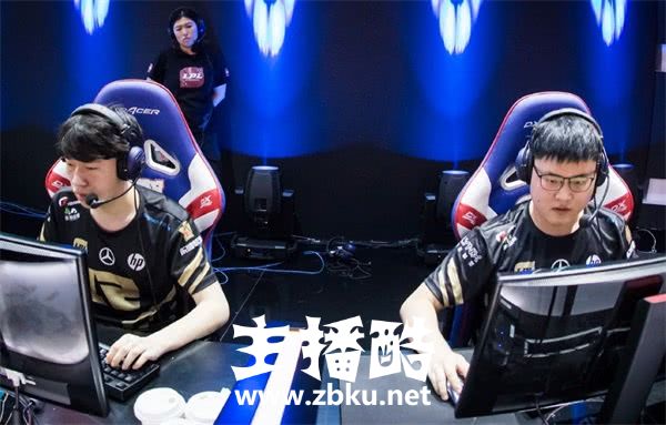 三代皇族中单选手齐聚RNG主场 Corn和Uzi战场再相逢