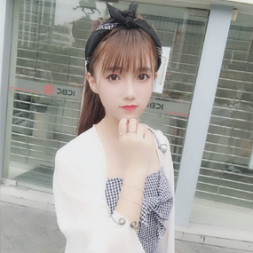 胡薇