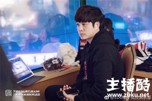 LOL：EDG官博更新训练情况，阿布坐场监督 网友：看到阿布放心了