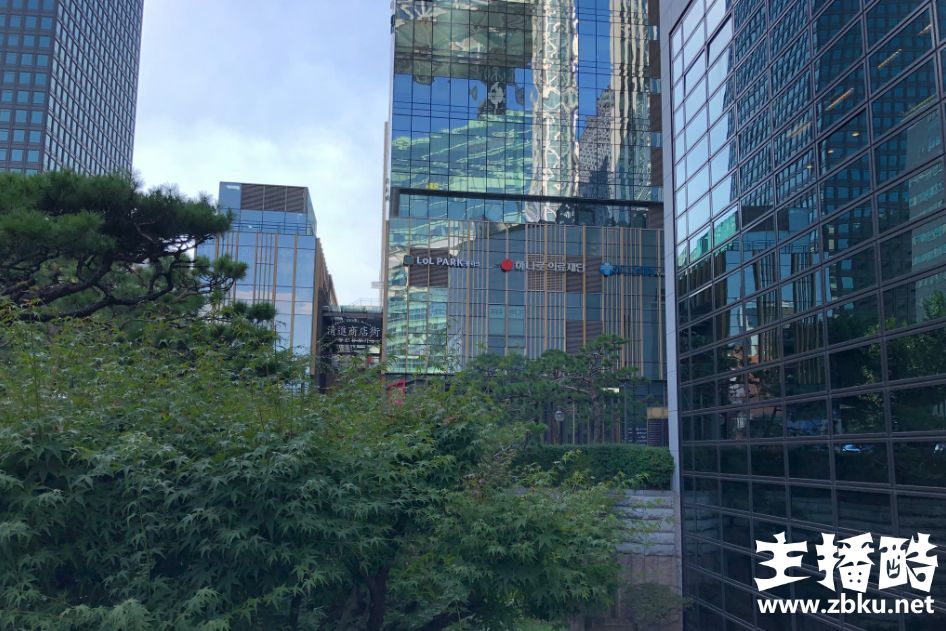 韩国LOL公园承办S8入围赛 众职业选手参与开馆活动