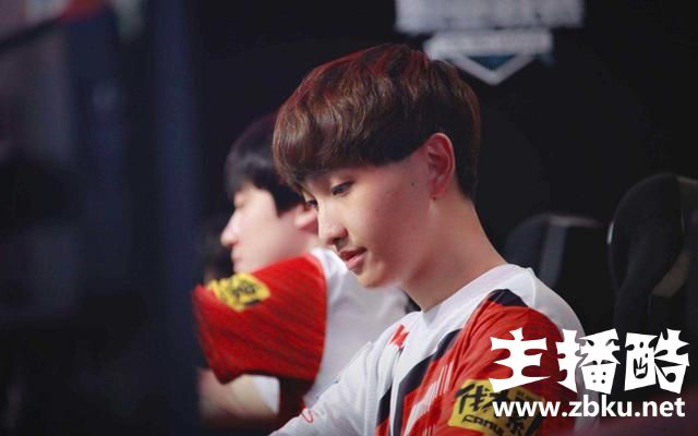 LOL微笑：WE队内大概情况已经摸清楚，下个赛季队伍会有改变！