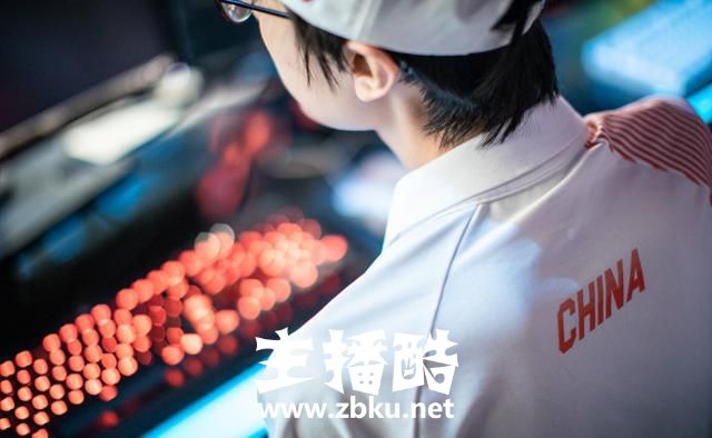 LOL官方摄影师深夜晒图，兮夜一脸沉重，Ming和Meiko却笑逐颜开？