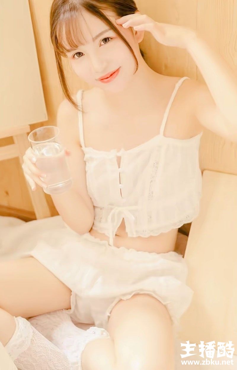 情趣吊带美女露脐装秀蛮腰超短裤诱人美腿性感图片