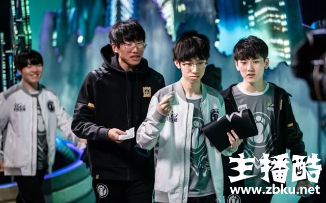 IG对决KT赛前深度解析：不把下路拿狗链拴住，怎么赢银河战舰？
