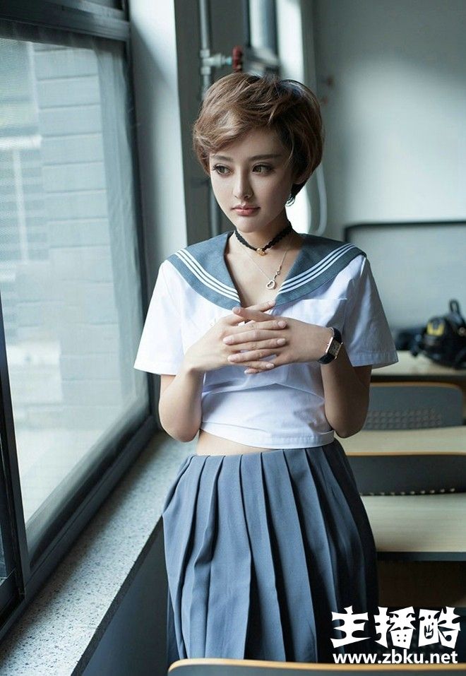 妖艳制服美女姐妹花开胸露嫩乳掀裙摆下身春光尽泄图片