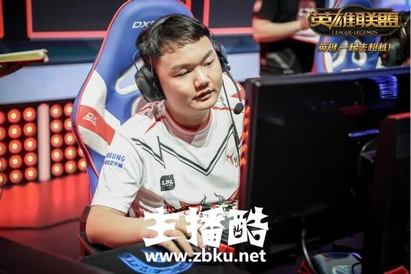 LOL值得尊重的对手 RNG麦克疯Uzi4杀时刻反赞这支战队恐怖