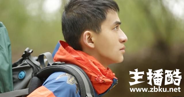 RNG和EDG止步八强，草莓心酸表示：这辈子没想过要给IG加油！