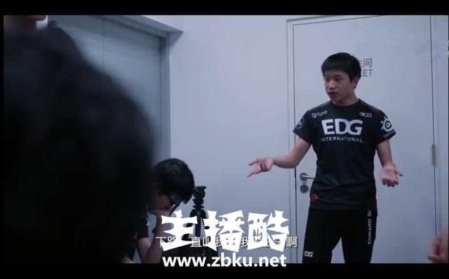 厂长女友网易云的歌单引玩家热议，网友：EDG圣经还能这样玩的？