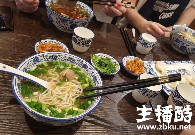 欧洲族长又该哭了 G2辅助不信邪S8入围赛前吃牛肉面