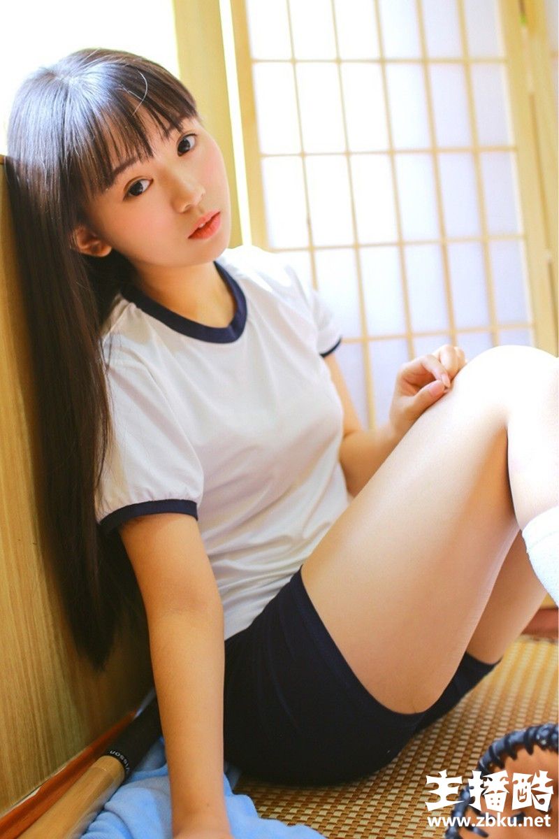 粉扑扑脸蛋日系美女大眼睛小嘴巴校园制服配贝雷帽图片