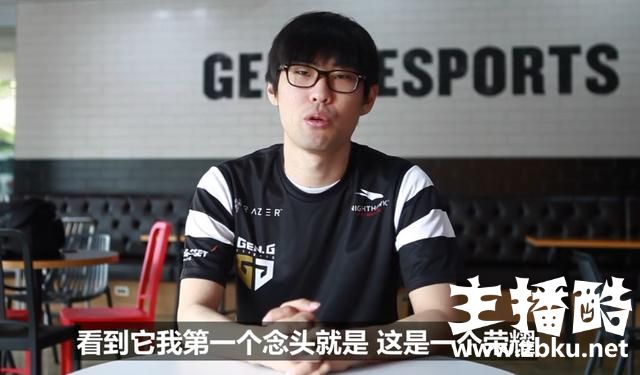 选手本人看到《登峰造极境》的反应？UZI羞耻大笑：这是什么啊