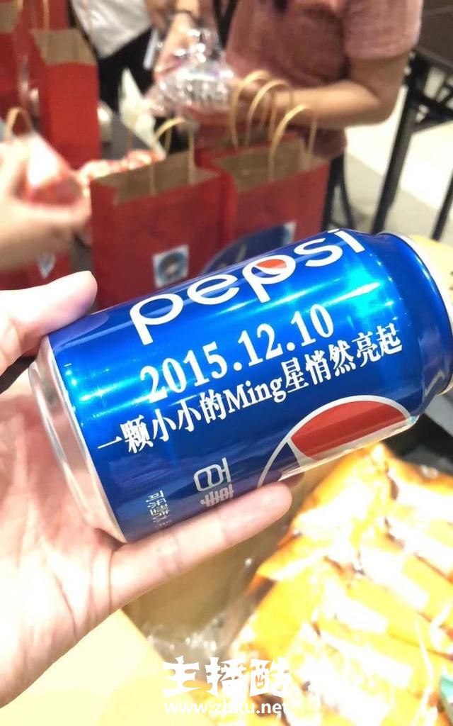 LOL：金牌辅助Ming出道1000天，粉丝应援牌面不输UZI