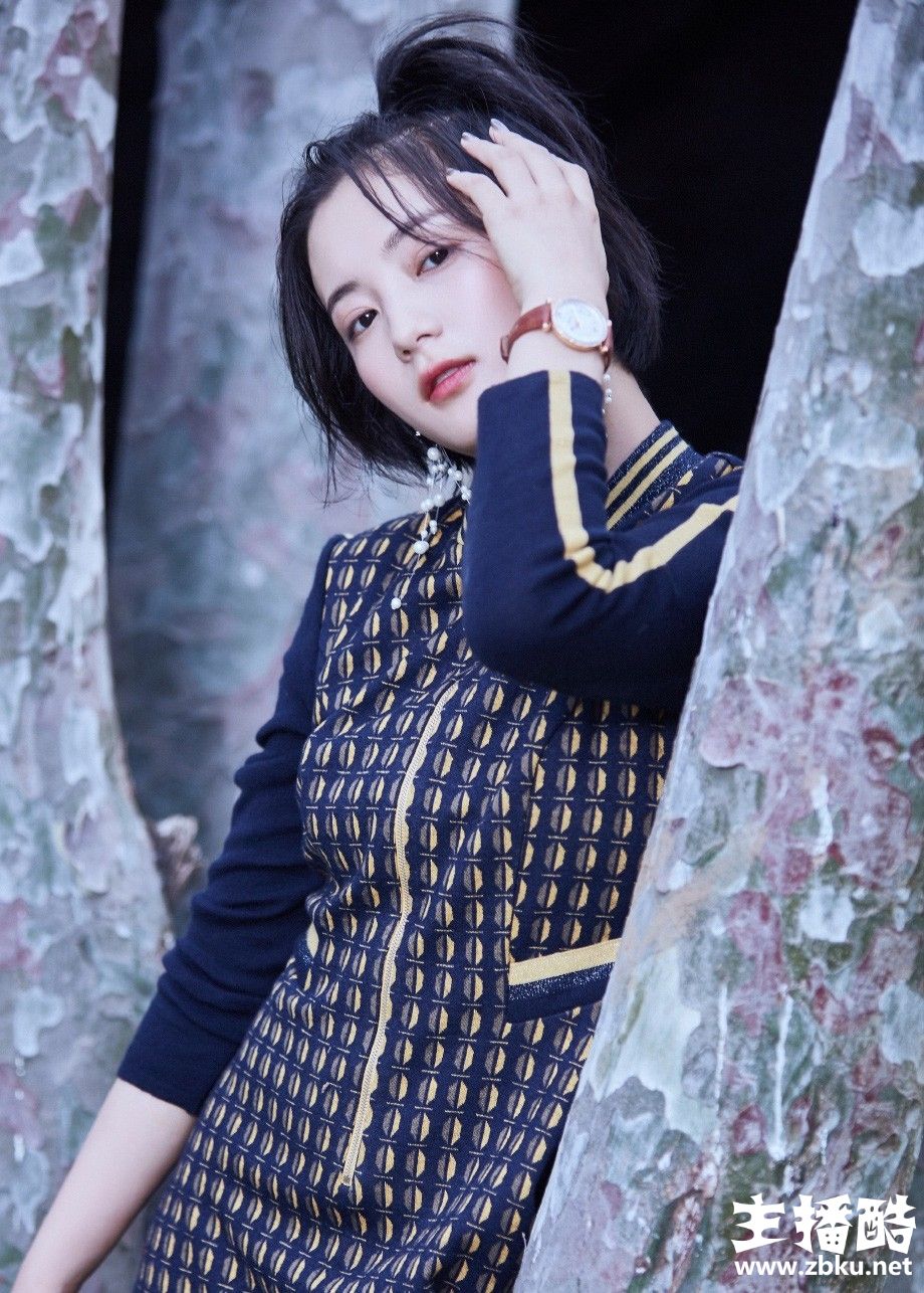 张雅钦烈焰红唇白嫩雪肤高雅气质女人味十足写真图片
