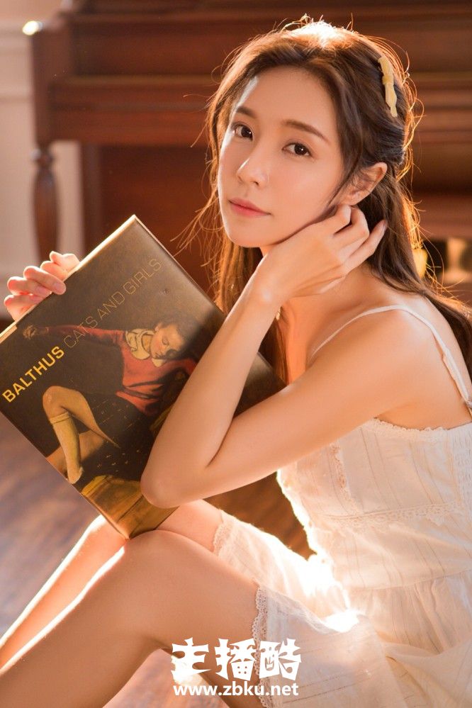 优雅气质美女一袭白裙仙气十足美丽侧脸微微一笑图片