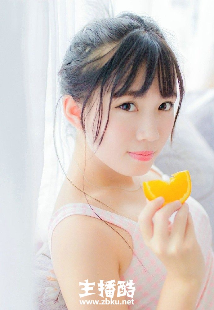 甜橙女孩俏皮丸子头粉色连衣裙皮肤水嫩少女感十足图片