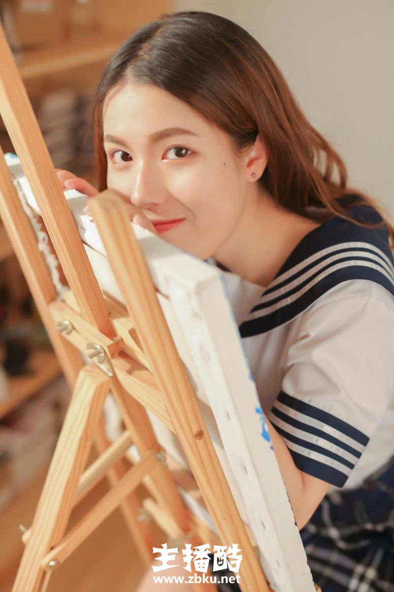 标志鹅蛋脸画室美女笑容甜美日系风制服秀少女身材图片