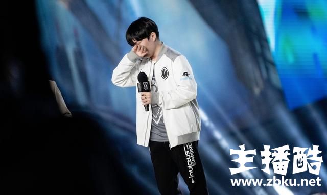 谦逊而不失礼貌，IG夺冠后Rookie致敬Faker：他的高度我仍需努力