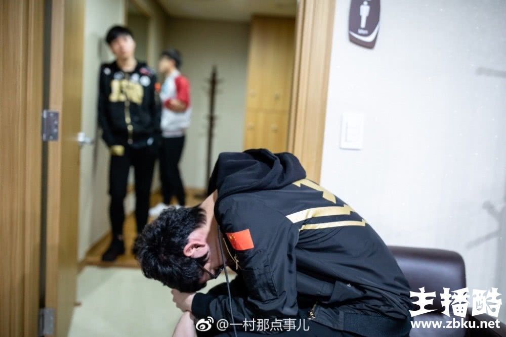 Karsa排位练习秘密武器 祭出5本杀人书在致敬Faker？