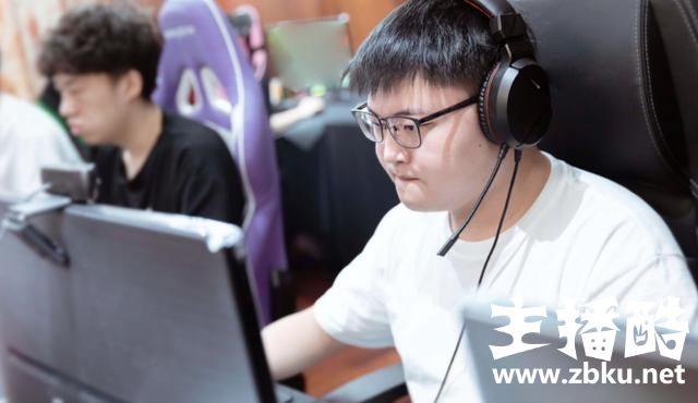 RNG上演攻心计？Uzi使用这英雄，怕是要让S8其他队伍头疼了