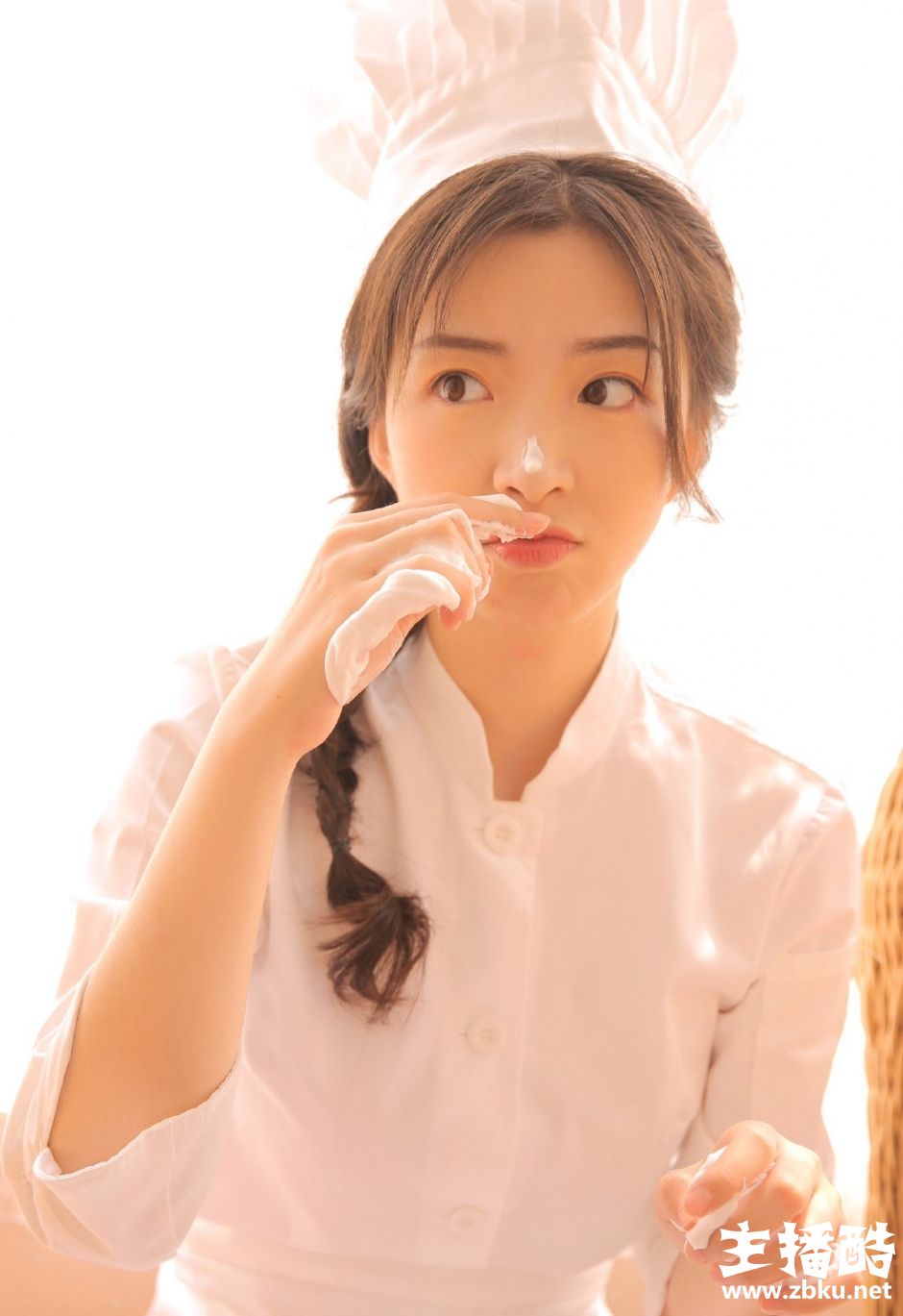 日系和服美女稚嫩童颜小巧樱唇零瑕疵肌肤白到发光图片