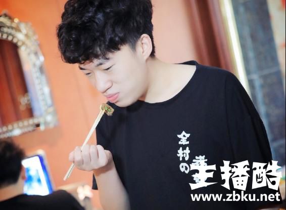 Dopa评S8最强中单：想看小虎和Crown对决，Scout上限最高