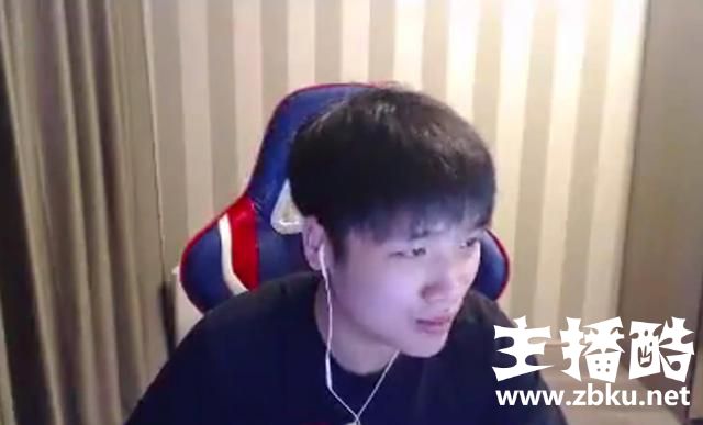 LOL微笑谈老WE赌约：上王者我有信心，这次若风和草莓女装穿定了