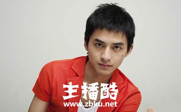 LOL草莓评价Uzi与微笑：小狗巅峰期比微笑长，但微笑也曾统治过下路