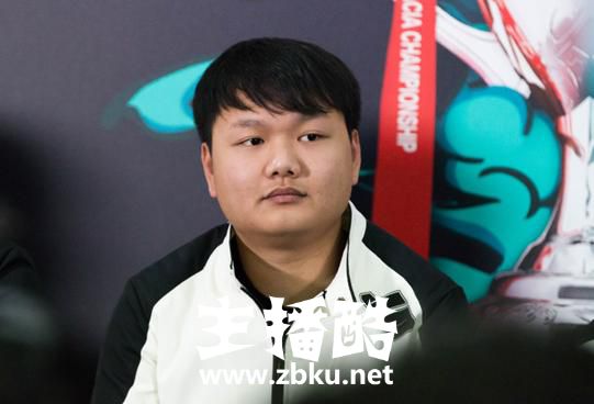 谁才是LPL第一国产中单？解说娃娃称赞这名选手是BUG级别！