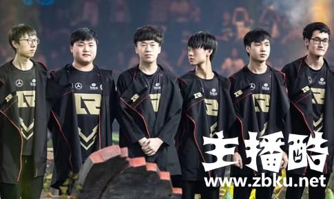 LOL：RNG队员身着出征服酷似忍者 网友：怎么就锅老师像哈利波特