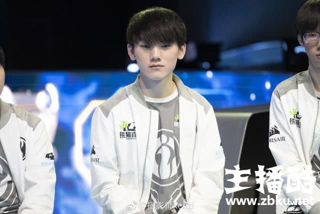王思聪还真有一个女团 这些长腿小姐姐阿水受得了吗？