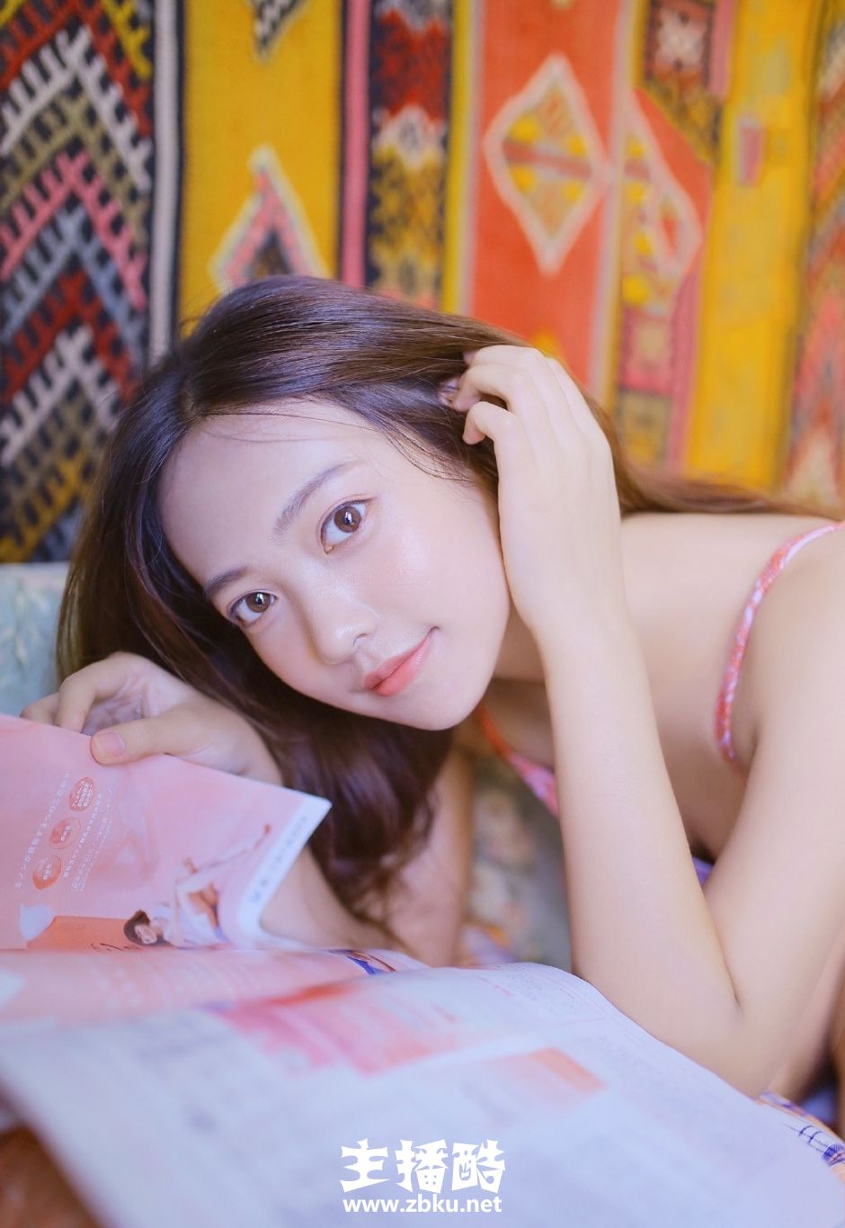 民族风吊带短裤套装美少女眉清目秀皮肤白到发光图片