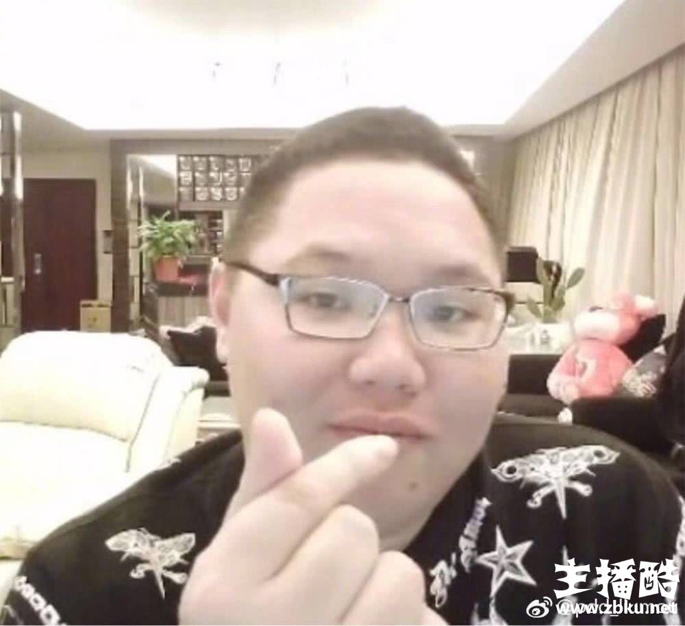 PDD月底前将在斗鱼开播？豪掷12万开通皇帝预定牌面