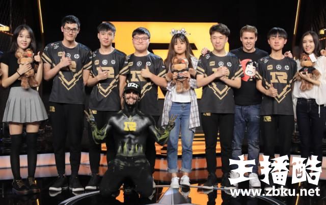 LPL中的六角形AD：一张图看清Uzi的进步，洗澡狗“膨胀”了