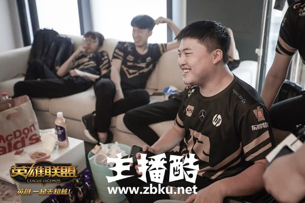一队伍一位关键先生 LPL季后赛谁能力挽狂澜获得冠军