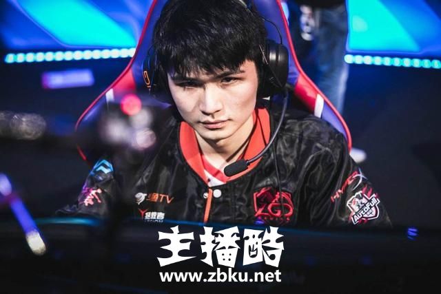 FPX输给JDG惨遭淘汰后，无状态行为引发热议，网友：这是在抗议？