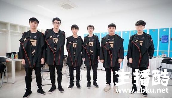 RNG疑似公布S8出征阵容：双打野随行姿态无缘登台