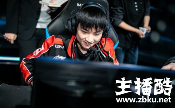 S8现场直击：站在EDG背后的厂长 这3张照片令人扎心