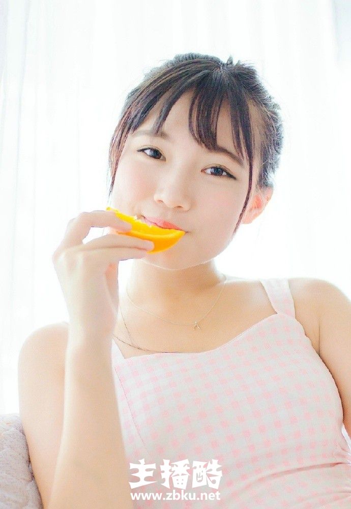 甜橙女孩俏皮丸子头粉色连衣裙皮肤水嫩少女感十足图片