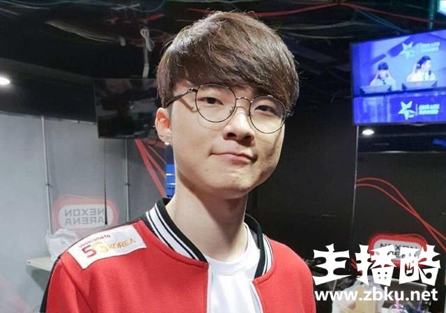老SKT五人众再聚首，Faker穿着引发热议，网友：这也太节省了吧！