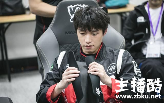 LOL草莓：希望今年EDG也能去S8，否则的话明年厂长大概率退役！