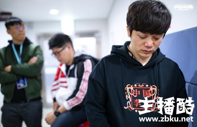 EDG止步八强后经理阿布感慨青春已结束，疑似要离开俱乐部？