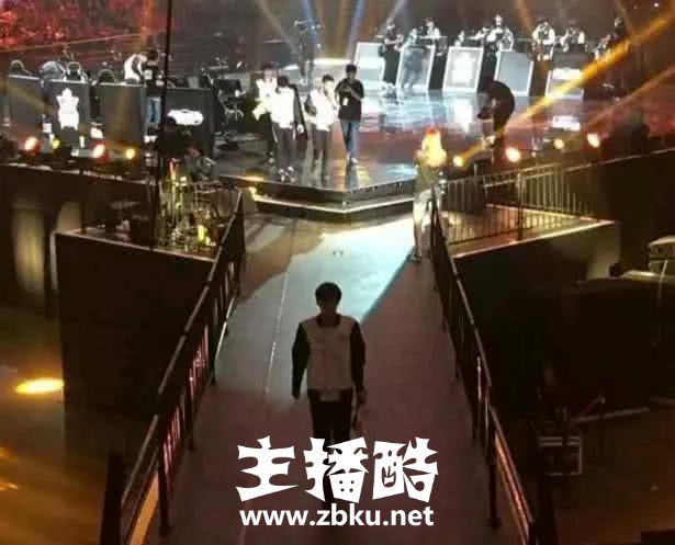Gogoing重回赛场 主持人一句OMG那个男人引粉丝泪目