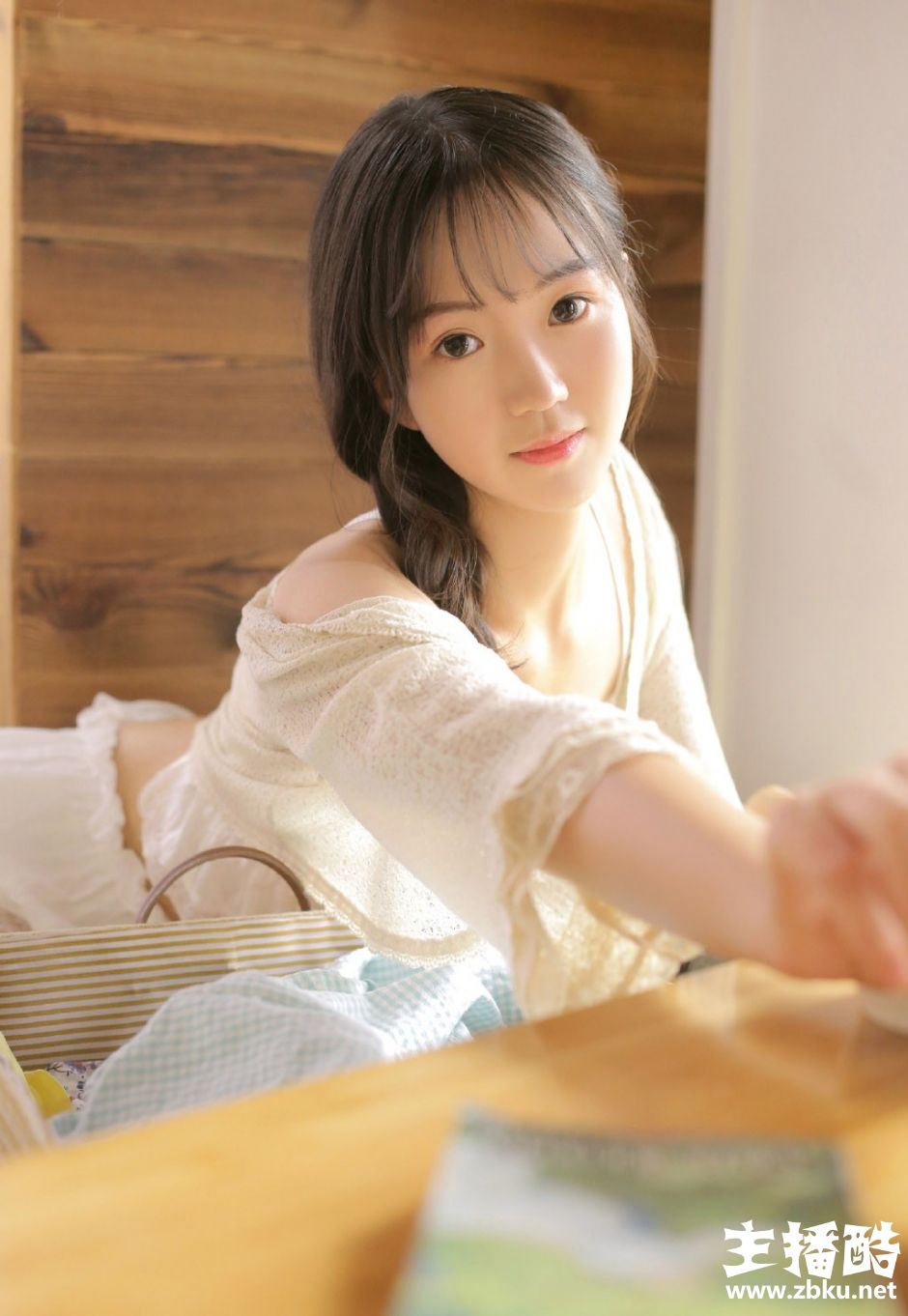 日系和服美女稚嫩童颜小巧樱唇零瑕疵肌肤白到发光图片